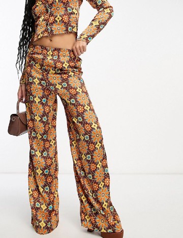 
						Pantaloni Heartbreak, floral print