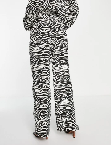 Pantaloni Kaiia, alb/negru Negru
