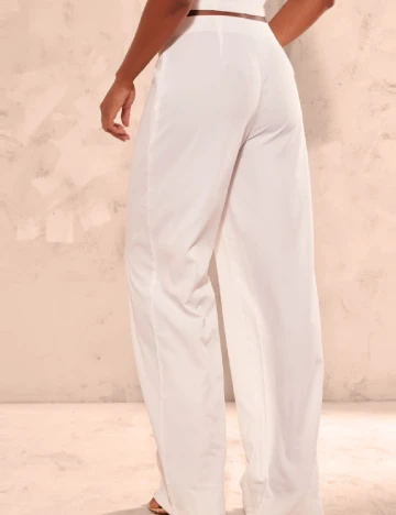 Pantaloni PRETTYLITTLETHING, alb Alb