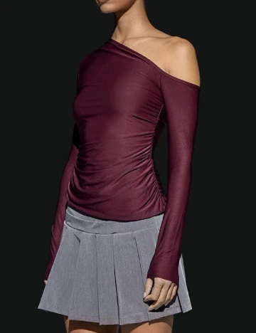 Bluza PRETTYLITTLETHING, pruna Mov