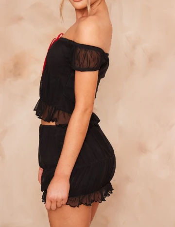 Top PRETTYLITTLETHING, negru Negru