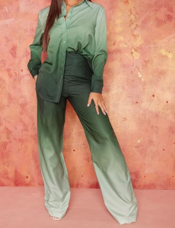Pantaloni PRETTYLITTLETHING, verde Verde