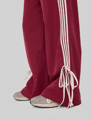 Pantaloni PRETTYLITTLETHING, grena Rosu