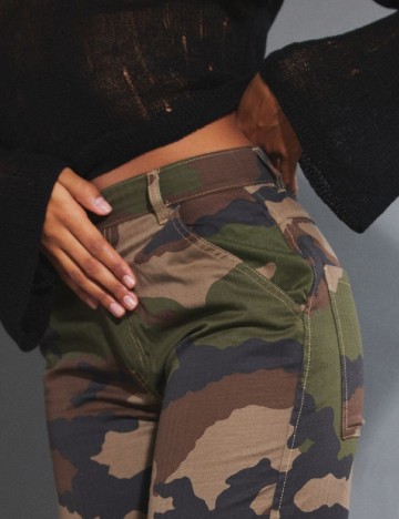Pantaloni PrettyLittleThing, mix culori