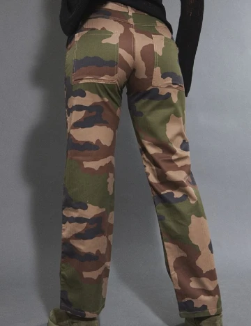 Pantaloni PrettyLittleThing, mix culori
