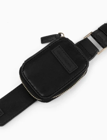 Husa iPhone IDEAL OF SWEDEN, negru Negru