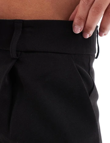 Pantaloni scurti Stradivarius, negru Negru
