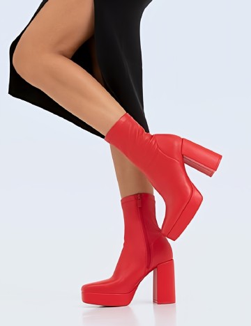
						Botine Stradivarius, rosu