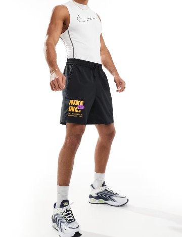 
						Pantaloni scurti Nike, negru