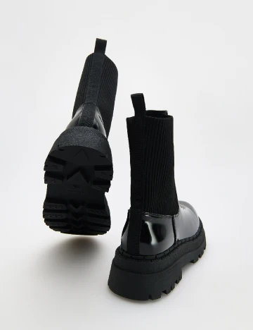 Ghete Reserved, negru Negru