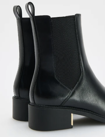 Ghete Reserved, negru Negru