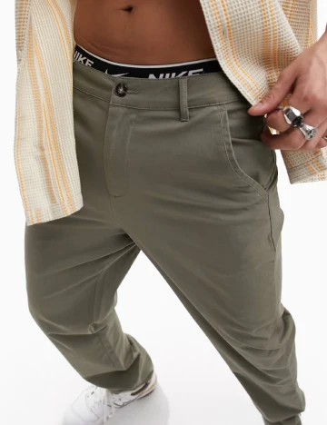 Pantaloni ASOS, kaki Verde