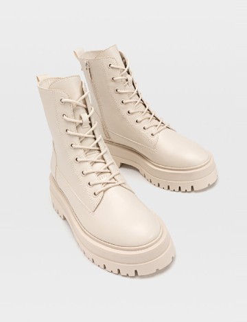 
						Ghete Stradivarius, crem