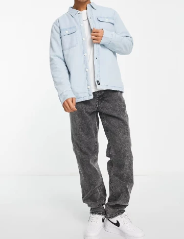 Jacheta Hollister, bleu