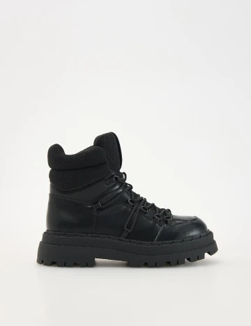 Ghete Reserved, negru Negru