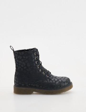 Ghete Reserved, negru