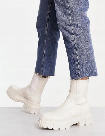 
						Ghete Stradivarius, crem