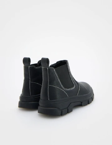 Ghete Reserved, negru Negru