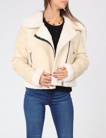 
						Jacheta Stradivarius, crem