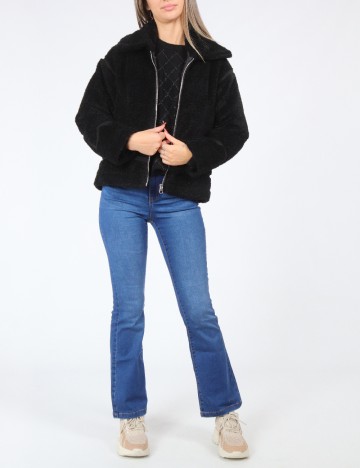 
						Jacheta Zara, negru
