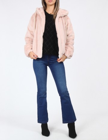 
						Jacheta Stradivarius, roz
