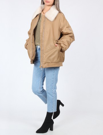 
						Geaca Oversize Vero Moda, maro