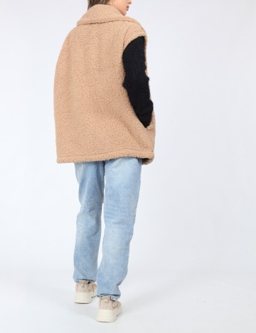 Vesta Noisy May, maro