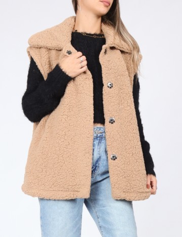 
						Vesta Noisy May, maro