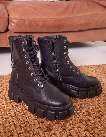 
						Ghete PrettyLittleThing, negru