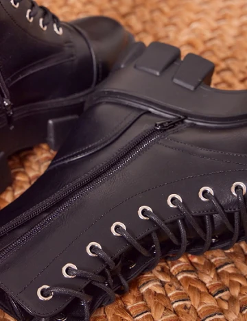 Ghete PrettyLittleThing, negru