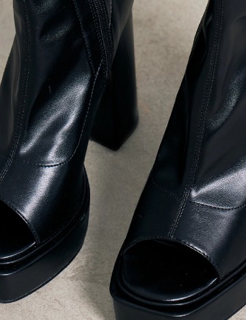 Botine PrettyLittleThing, negru