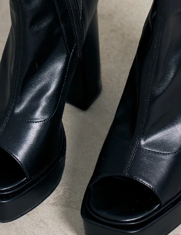 Botine PrettyLittleThing, negru