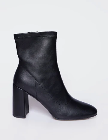Botine PrettyLittleThing, negru