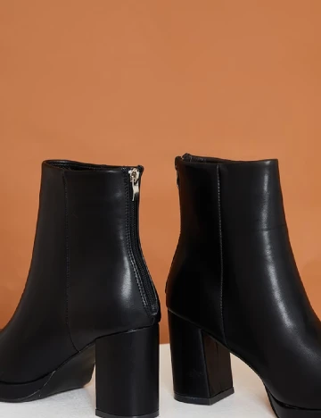 Botine PrettyLittleThing, negru Negru