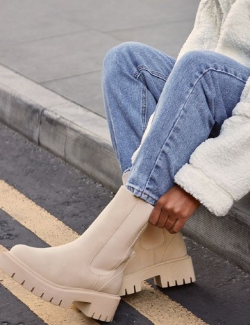 
						Ghete PrettyLittleThing, bej