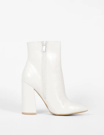 Botine PrettyLittleThing, alb