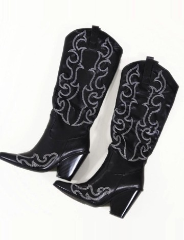 
						Cizme PrettyLittleThing, negru