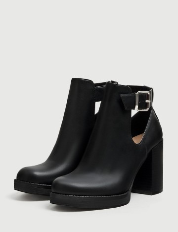 
						Botine Pull&Bear, negru