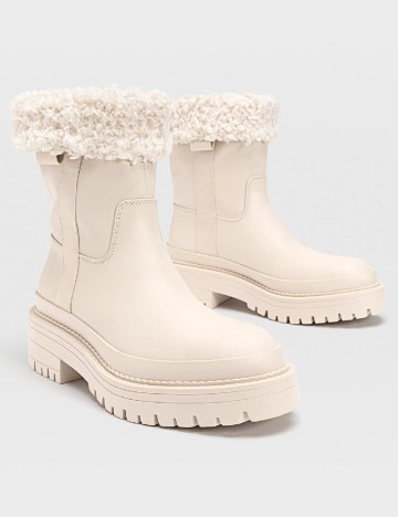 
						Ghete Stradivarius, crem