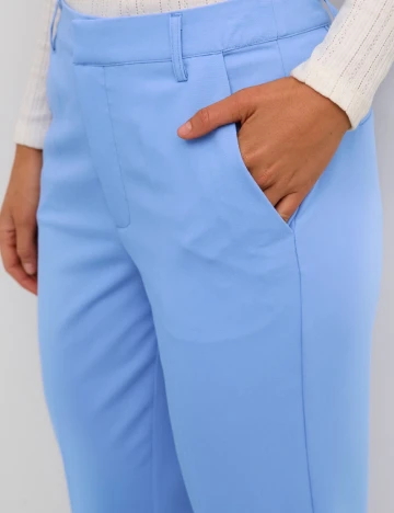 Pantaloni Kaffe, albastru