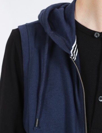 Vesta Bershka, albastru