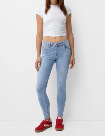 
						Blugi Bershka, albastru