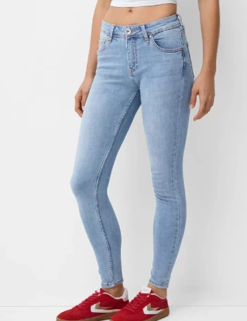 Blugi Bershka, albastru Albastru