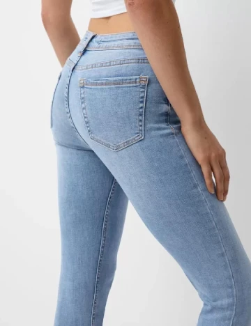 Blugi Bershka, albastru Albastru