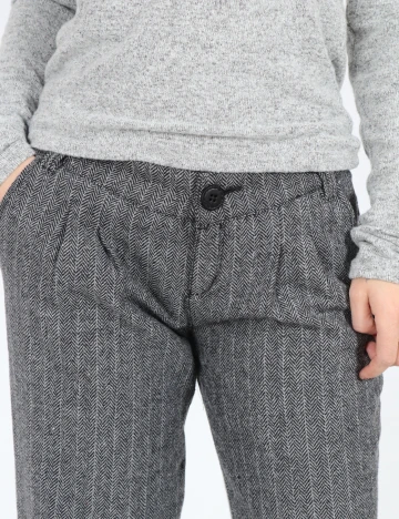 Pantaloni Bershka, gri Gri