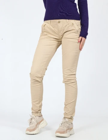 Pantaloni Bershka, crem
