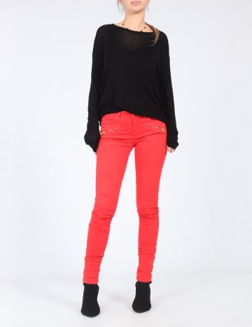 
						Pantaloni Bershka, rosu