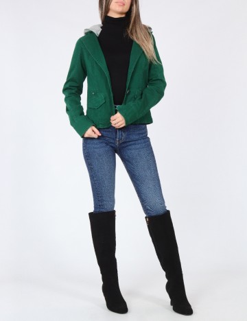 
						Jacheta Bershka, verde