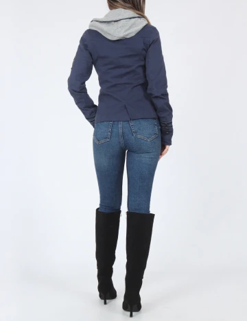 Jacheta Bershka, bleumarin