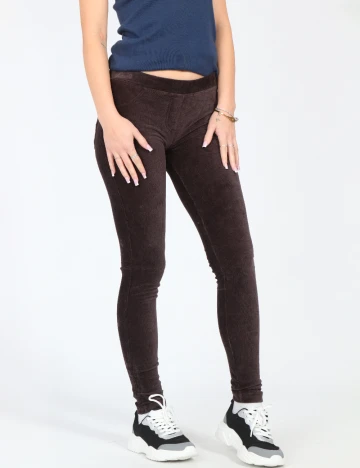 Pantaloni Bershka, maro inchis